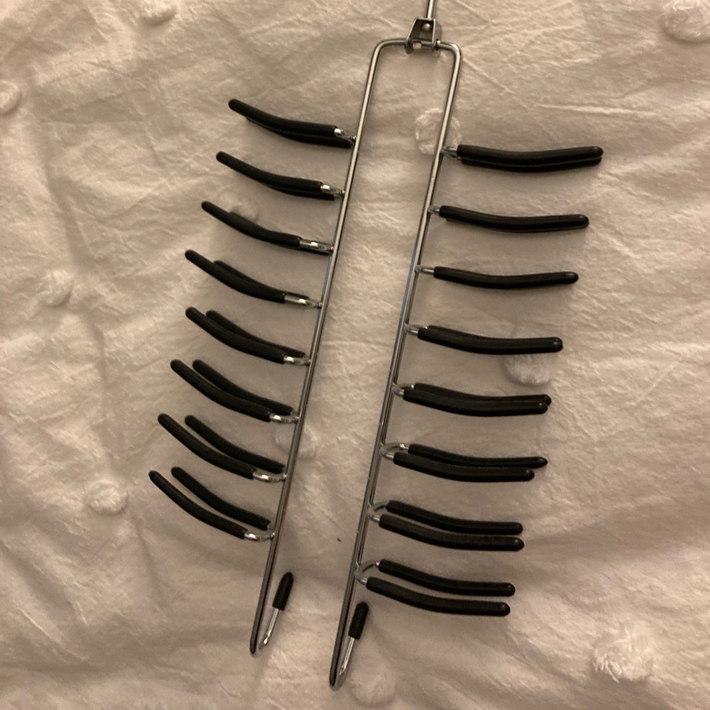 Belt or tie hanger